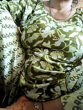 Snapshot of Your_Bhabhi69 chatting on 06-16-26, 01:16 Your Bhabhi69 online show from 06-16-26, 01:16