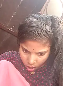 Snapshot of Hotnewbhabi_riya chatting on 06-10-26, 04:35 Hotnewbhabi riya online show from 06-10-26, 04:35