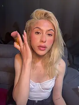 Snapshot of Lia-firee chatting on 06-11-26, 02:53 Lia-firee online show from 06-11-26, 02:53