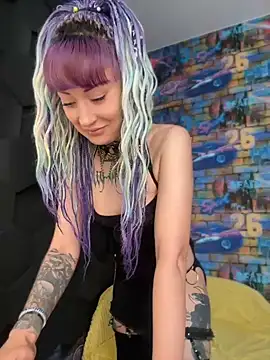 Snapshot of MoonAndDagger chatting on 06-08-26, 06:36 MoonAndDagger online show from 06-08-26, 06:36