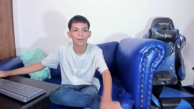 littlecum18 online show from 07-21-26, 12:39