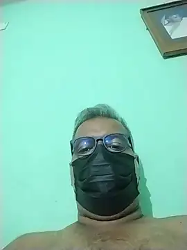 Snapshot of daddys_small_dick chatting on 06-08-26, 04:29 daddys small dick online show from 06-08-26, 04:29