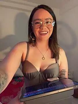 Snapshot of Emma_Jonas chatting on 06-15-26, 06:07 Emma Jonas online show from 06-15-26, 06:07