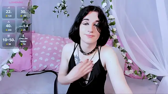 Snapshot of MickeQuinee chatting on 06-08-26, 10:05 MickeQuinee online show from 06-08-26, 10:05