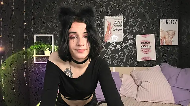 Snapshot of MickeQuinee chatting on 06-23-26, 01:09 MickeQuinee online show from 06-23-26, 01:09