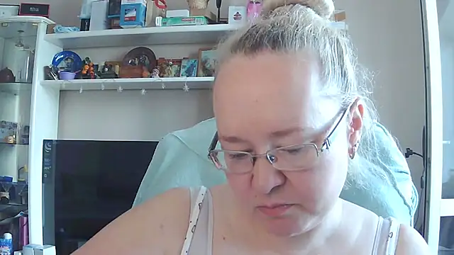Snapshot of Viola27 chatting on 07-04-26, 09:15 Viola27 online show from 07-04-26, 09:15