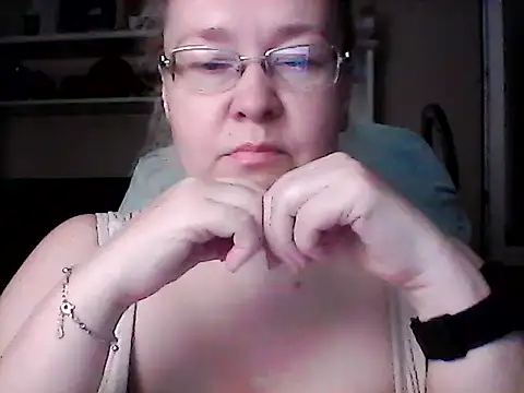 Snapshot of Viola27 chatting on 06-24-26, 04:16 Viola27 online show from 06-24-26, 04:16