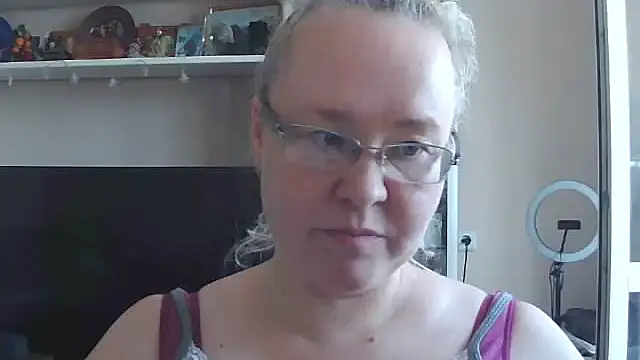 Snapshot of Viola27 chatting on 07-19-26, 07:28 Viola27 online show from 07-19-26, 07:28