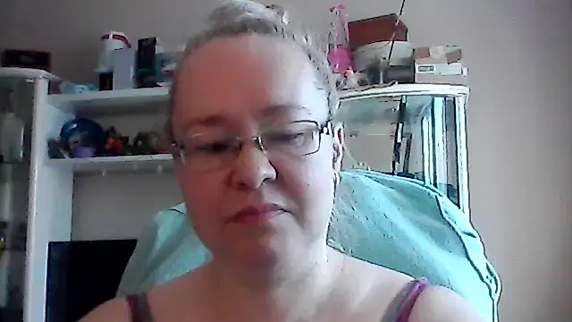 Snapshot of Viola27 chatting on 06-09-26, 04:24 Viola27 online show from 06-09-26, 04:24