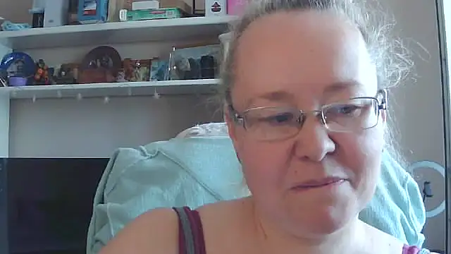 Snapshot of Viola27 chatting on 07-21-26, 07:10 Viola27 online show from 07-21-26, 07:10