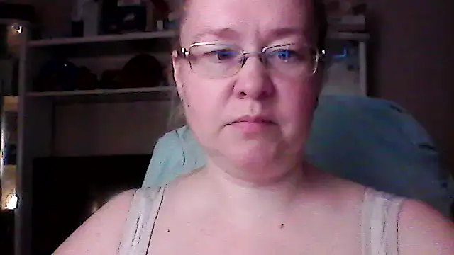 Snapshot of Viola27 chatting on 06-09-26, 06:09 Viola27 online show from 06-09-26, 06:09