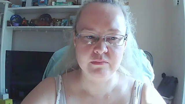 Snapshot of Viola27 chatting on 07-09-26, 02:12 Viola27 online show from 07-09-26, 02:12