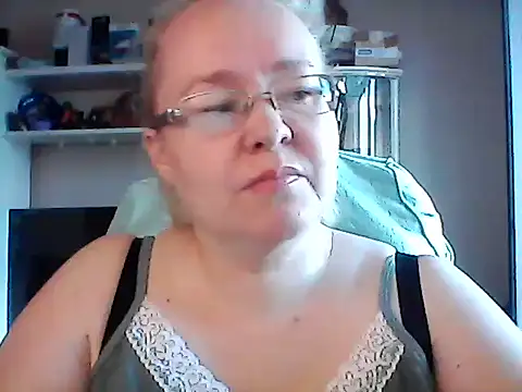 Snapshot of Viola27 chatting on 06-19-26, 12:11 Viola27 online show from 06-19-26, 12:11