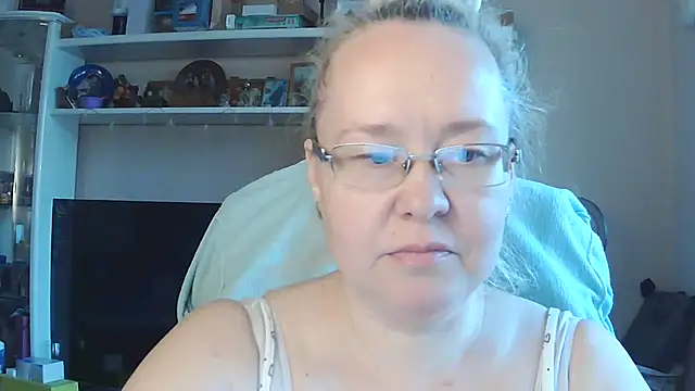 Snapshot of Viola27 chatting on 07-09-26, 02:27 Viola27 online show from 07-09-26, 02:27