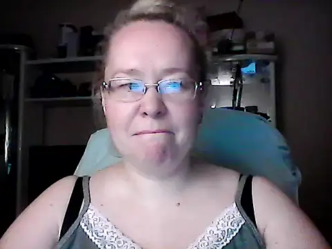 Snapshot of Viola27 chatting on 06-11-26, 04:48 Viola27 online show from 06-11-26, 04:48