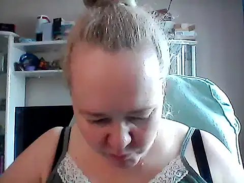 Snapshot of Viola27 chatting on 06-12-26, 06:44 Viola27 online show from 06-12-26, 06:44