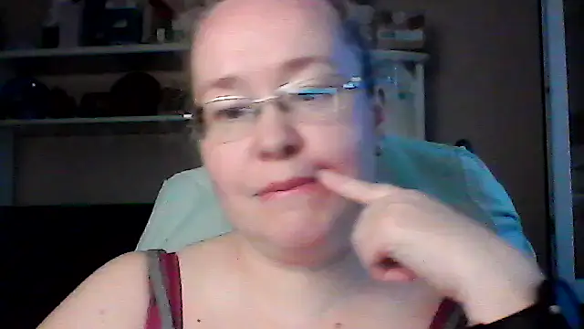 Snapshot of Viola27 chatting on 06-23-26, 03:10 Viola27 online show from 06-23-26, 03:10