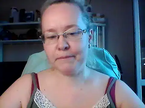 Snapshot of Viola27 chatting on 07-01-26, 02:39 Viola27 online show from 07-01-26, 02:39