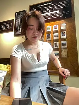 Snapshot of mollymm chatting on 07-15-26, 08:43 mollymm online show from 07-15-26, 08:43
