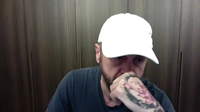 Snapshot of Topinkiss chatting on 06-08-26, 05:57 Topinkiss online show from 06-08-26, 05:57