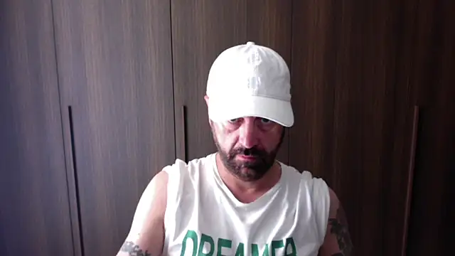 Snapshot of Topinkiss chatting on 06-07-26, 02:11 Topinkiss online show from 06-07-26, 02:11