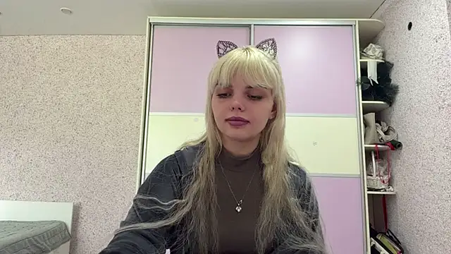 Snapshot of LucilleGrammont chatting on 06-12-26, 07:06 LucilleGrammont online show from 06-12-26, 07:06