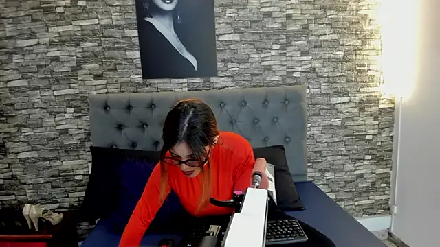 AngeliqueGirard online show from 07-05-26, 09:10