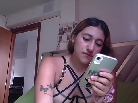 Snapshot of mariee- chatting on 06-10-26, 08:21 mariee- online show from 06-10-26, 08:21