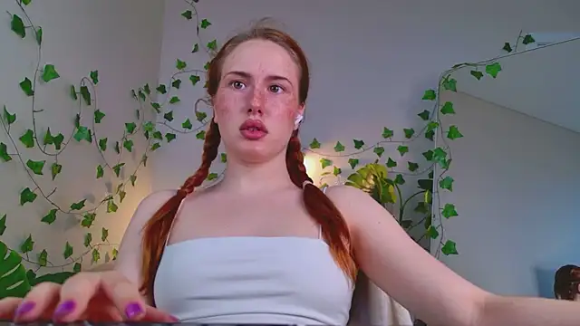 Snapshot of ChloeAster chatting on 07-21-26, 06:59 ChloeAster online show from 07-21-26, 06:59