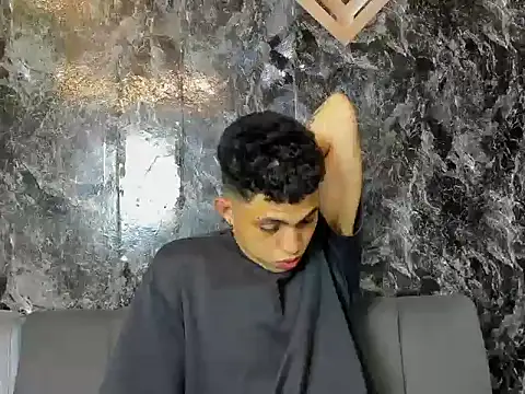Snapshot of cameron_lux77 chatting on 06-10-26, 03:52 cameron lux77 online show from 06-10-26, 03:52