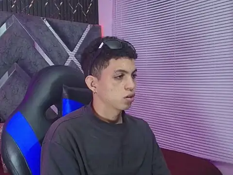Snapshot of cameron_lux77 chatting on 07-06-26, 03:35 cameron lux77 online show from 07-06-26, 03:35