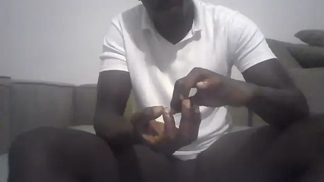 Snapshot of GrandNoir01 chatting on 06-12-26, 12:08 GrandNoir01 online show from 06-12-26, 12:08