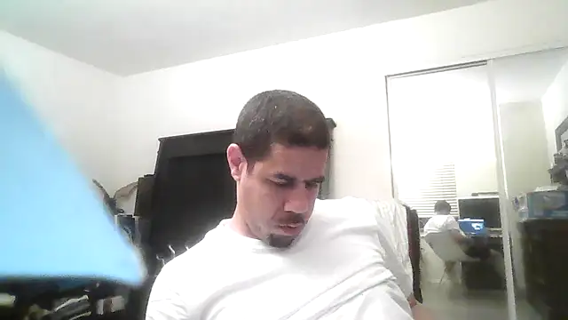 Snapshot of toosexy4myshirt chatting on 06-09-26, 03:51 toosexy4myshirt online show from 06-09-26, 03:51