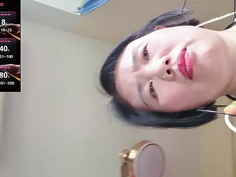 Snapshot of YIYI-queen chatting on 06-08-26, 07:31 YIYI-queen online show from 06-08-26, 07:31