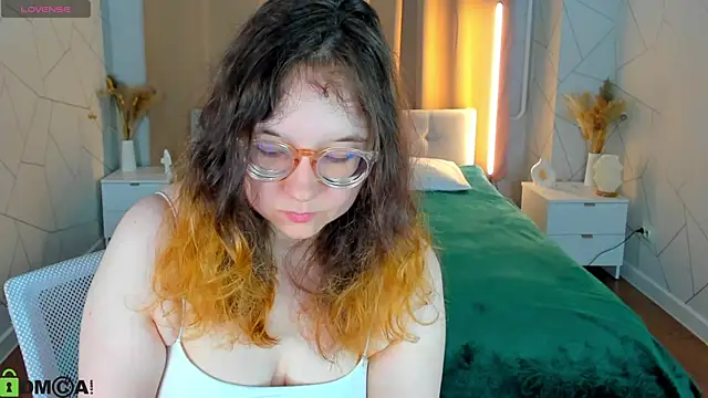 Snapshot of Aleks-casterrr chatting on 06-21-26, 05:30 Aleks-casterrr online show from 06-21-26, 05:30