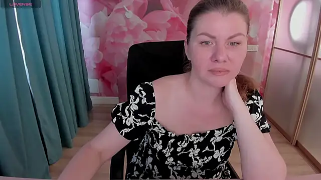 Snapshot of LunaKissesx chatting on 06-12-26, 11:41 LunaKissesx online show from 06-12-26, 11:41