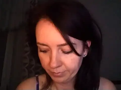 Snapshot of JenniferAlone chatting on 06-11-26, 08:28 JenniferAlone online show from 06-11-26, 08:28