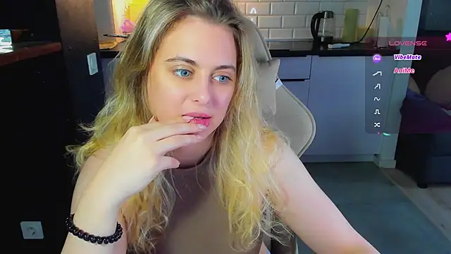 Snapshot of blonde_kellyy chatting on 08-05-26, 04:17 blonde kellyy online show from 08-05-26, 04:17