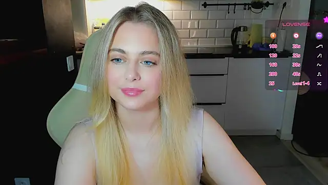 Snapshot of blonde_kellyy chatting on 07-12-26, 03:07 blonde kellyy online show from 07-12-26, 03:07