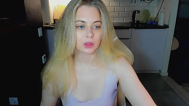Snapshot of blonde_kellyy chatting on 07-14-26, 02:00 blonde kellyy online show from 07-14-26, 02:00