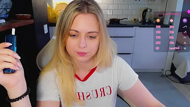 Snapshot of blonde_kellyy chatting on 06-18-26, 03:16 blonde kellyy online show from 06-18-26, 03:16