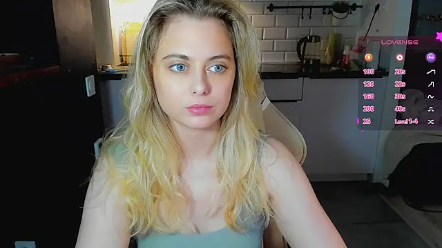 Snapshot of blonde_kellyy chatting on 07-22-26, 02:24 blonde kellyy online show from 07-22-26, 02:24