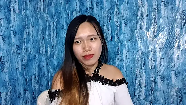 Snapshot of ZenaWojdak chatting on 06-11-26, 12:13 ZenaWojdak online show from 06-11-26, 12:13