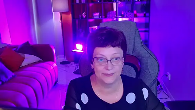 Snapshot of IsoldeMirevain chatting on 06-13-26, 10:57 IsoldeMirevain online show from 06-13-26, 10:57