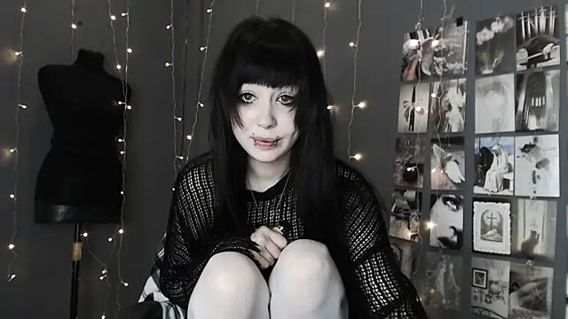 Snapshot of lucyy0_0ddeath chatting on 06-09-26, 06:03 lucyy0 0ddeath online show from 06-09-26, 06:03