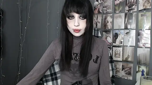 Snapshot of lucyy0_0ddeath chatting on 06-11-26, 05:59 lucyy0 0ddeath online show from 06-11-26, 05:59