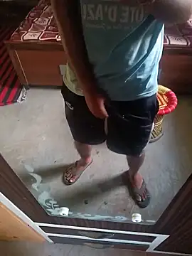 Snapshot of Desindianbull69 chatting on 06-16-26, 01:05 Desindianbull69 online show from 06-16-26, 01:05