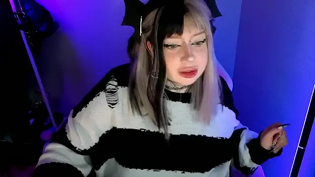 Chiibis online show from 06-17-26, 01:10