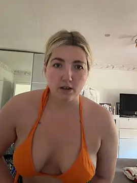 LauraStarr online show from 06-25-26, 12:10
