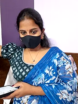 Snapshot of Clara-Lilly chatting on 06-26-26, 05:02 Clara-Lilly online show from 06-26-26, 05:02